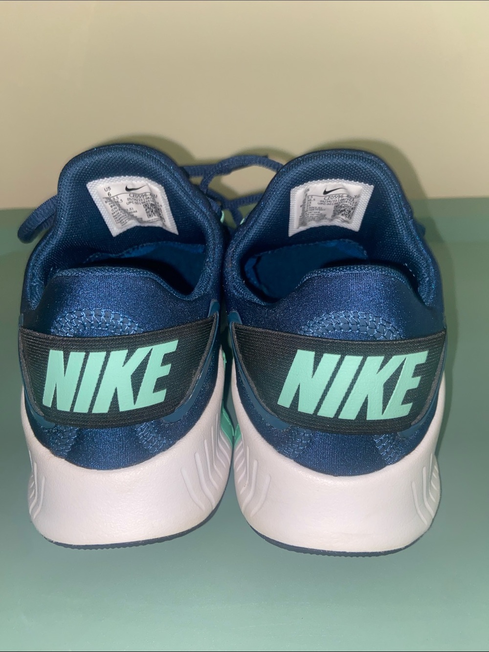 Nike Metcon Shoes - Navy with Mint Green Accents Women’s Size 6 - Picture 3 of 11